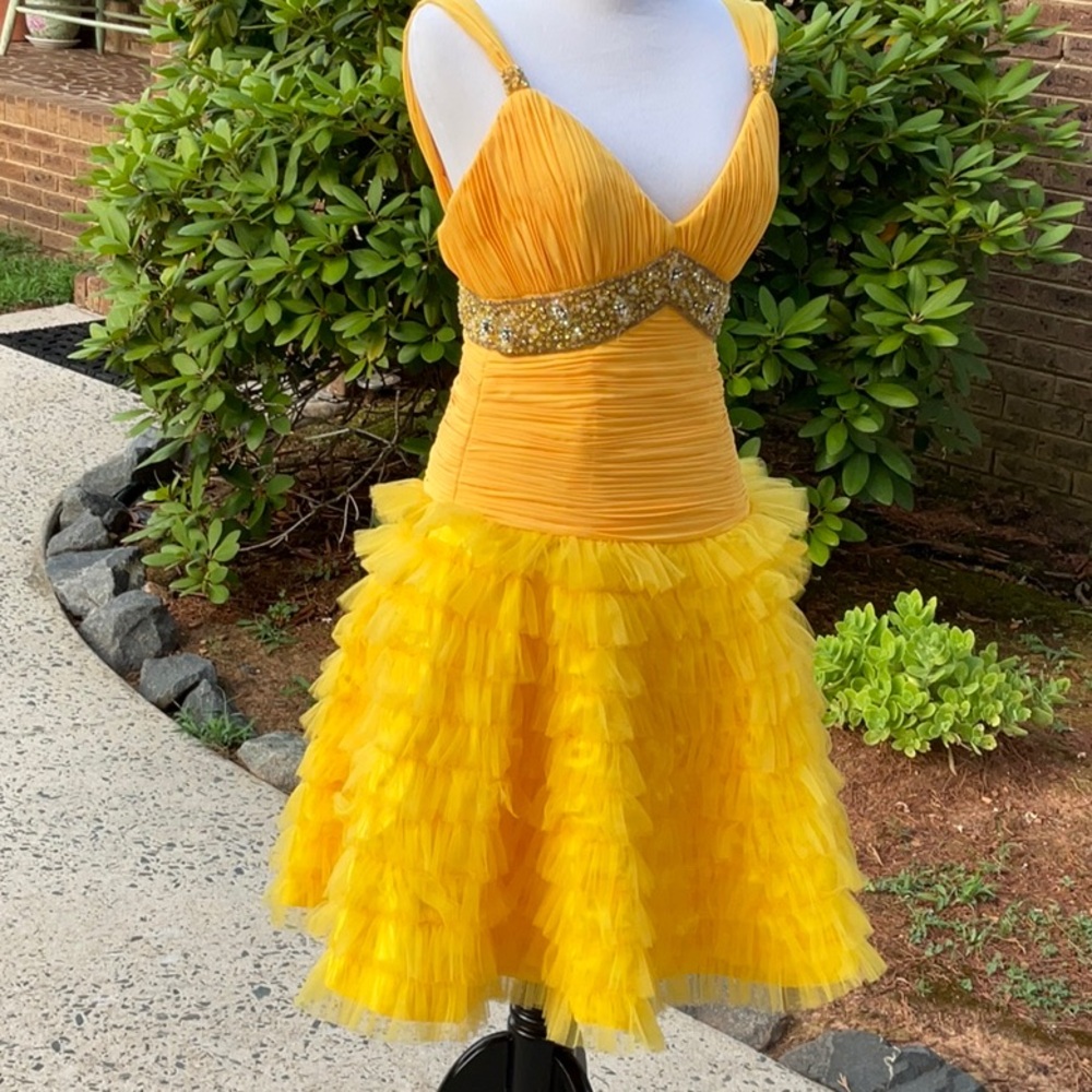BANANA DRESS! BRAND NEW BY NIKA SZ 4! 🍌🌽